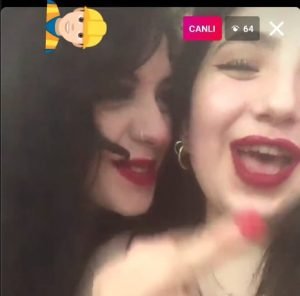 Zil zurna sarhoş ünili kankalar canlı yayında olduklarını unutuyorlar,
